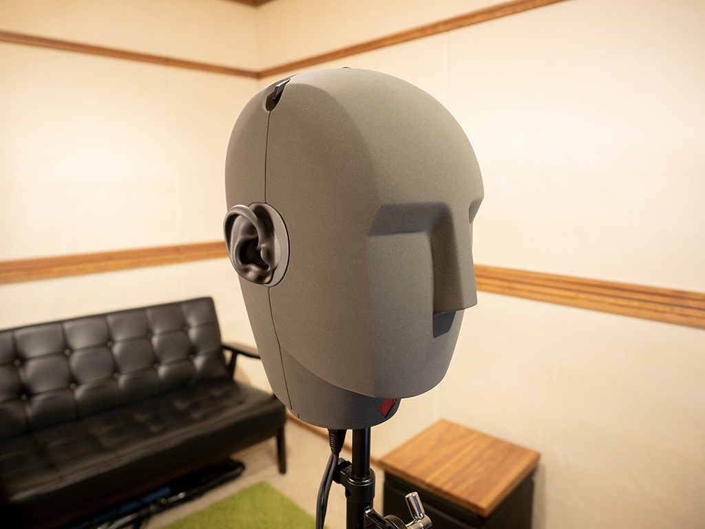 臨場研が導入しているNEUMANN KU100ダミーヘッドマイク